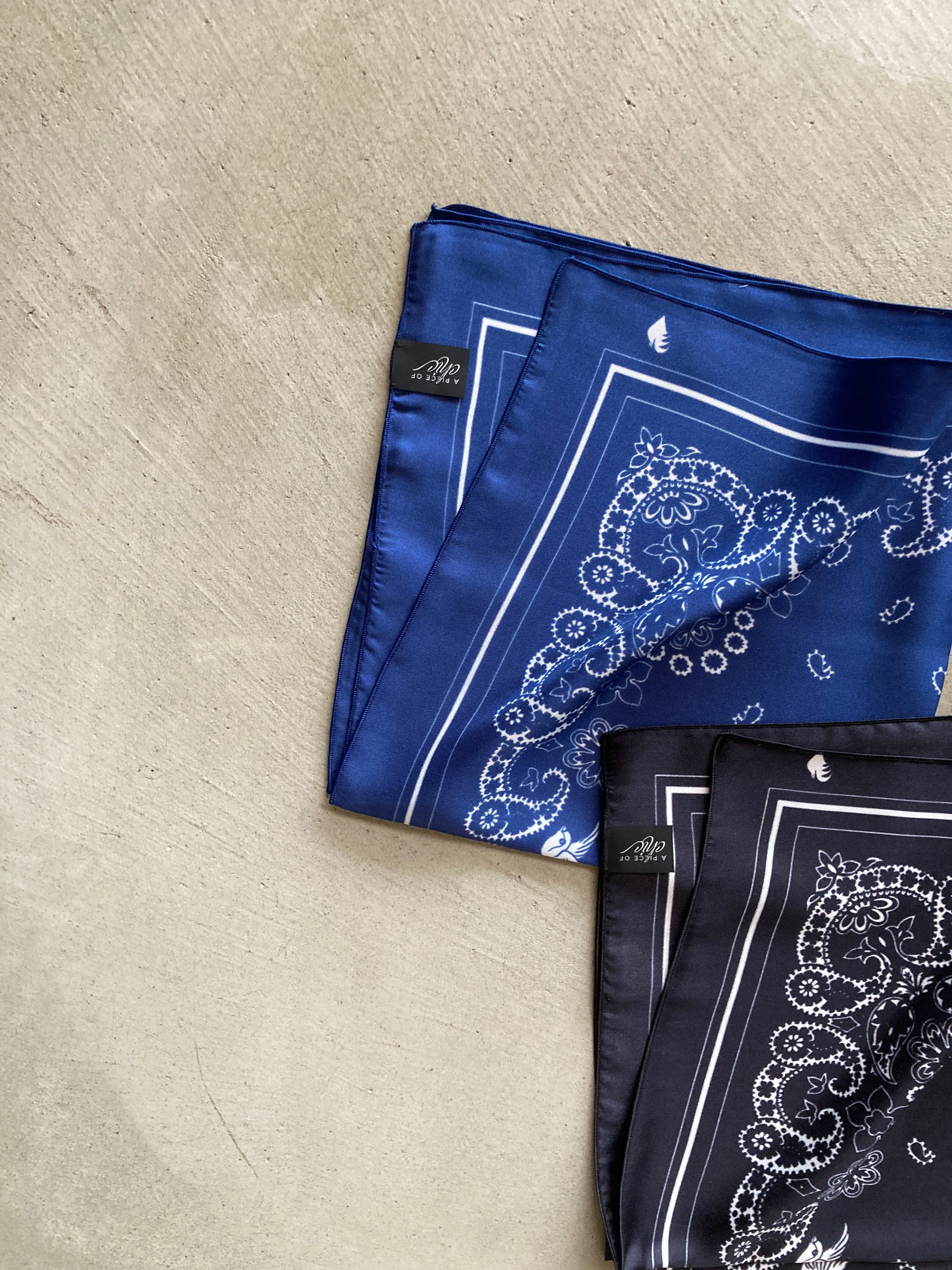 ★未使用★　A PIECE OF chic　スカーフ　フランス製　シルク100% A PIECE OF CHIC アピースオブシック Silk Scarf シルクスカーフ