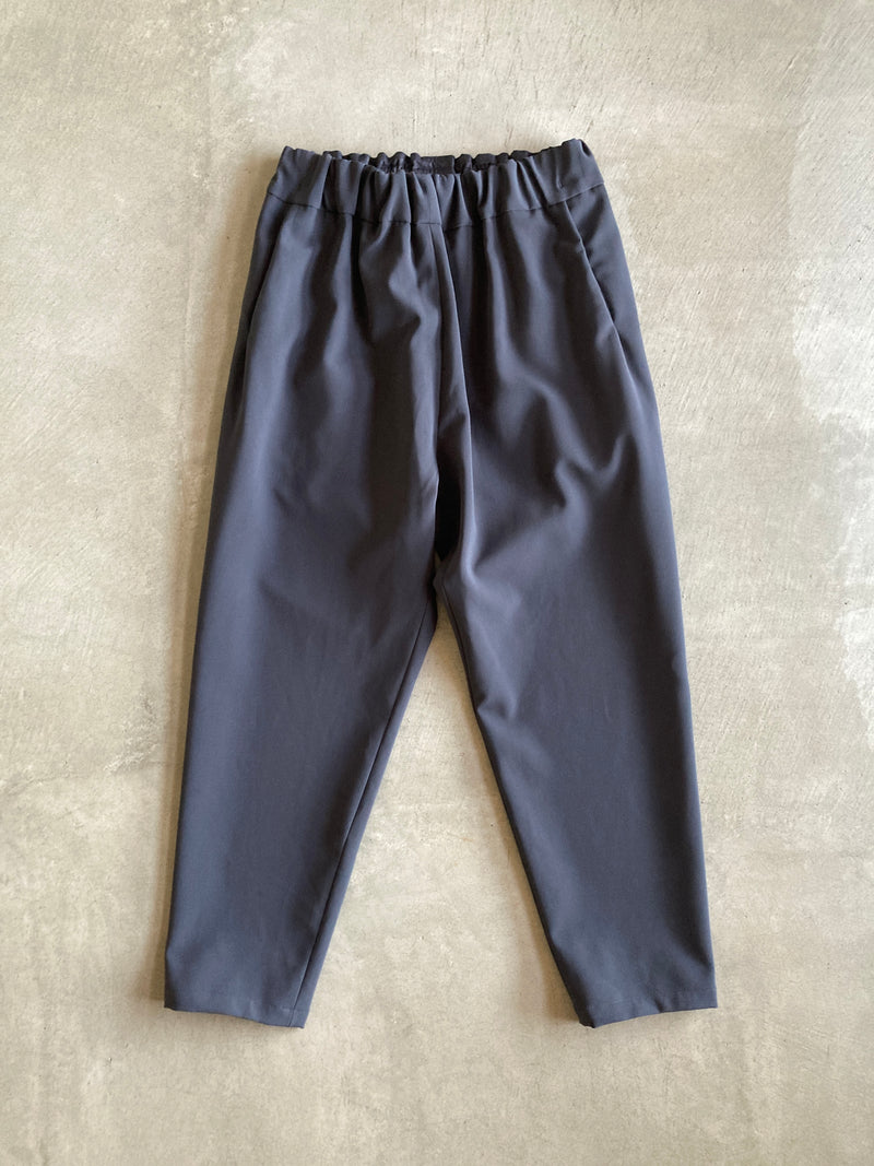 NO CONTROL AIR テーパードパンツ