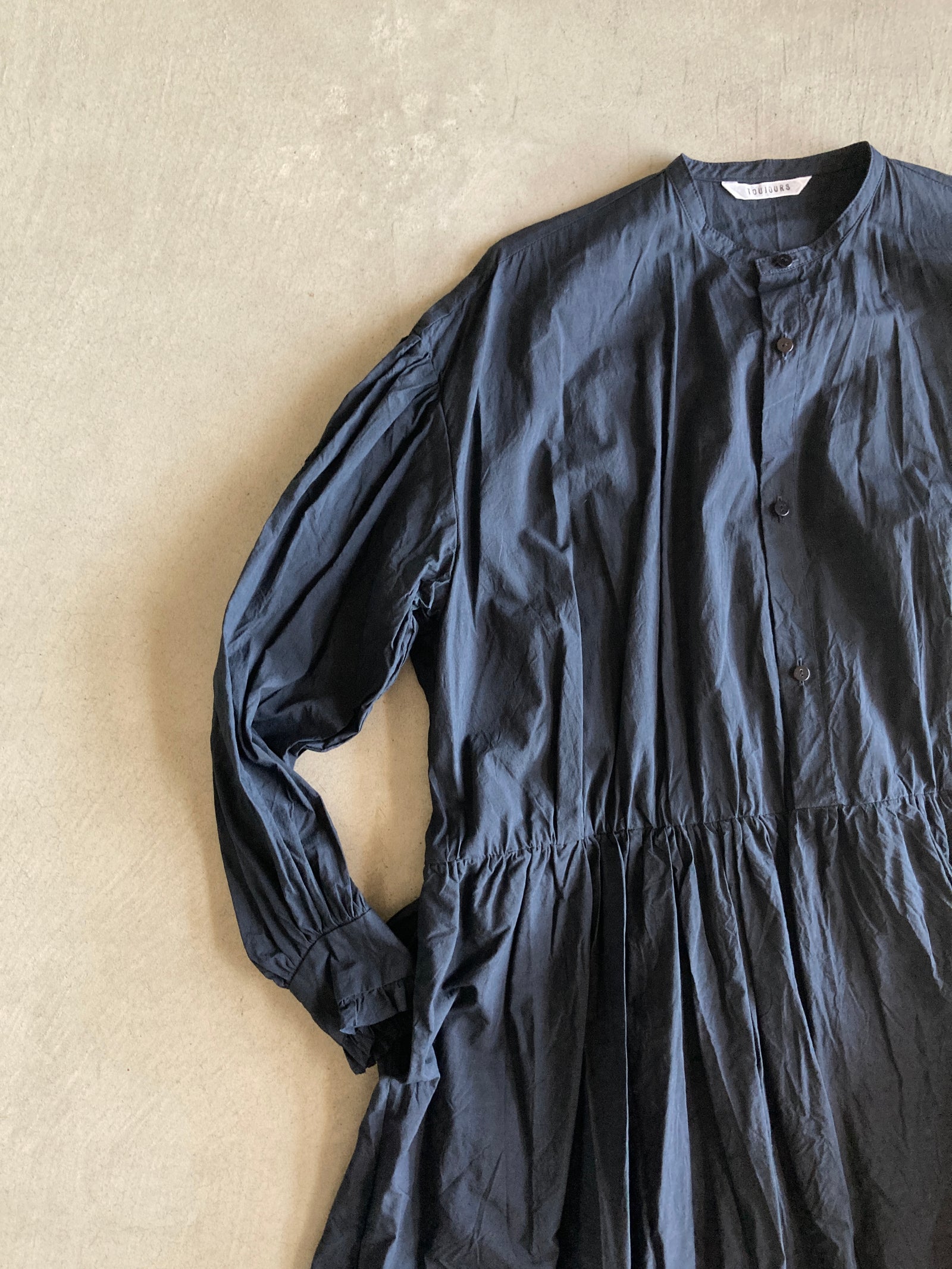 〈新品〉TOUJOURS ビショップスリーブシャツワンピース TOUJOURS ビショップスリーブクラッシックギャザードレス – 日々と旅 hutte