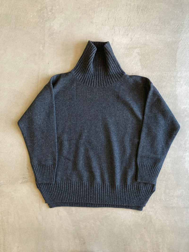 TOUJOURS タートルネックサイドスリットビッグプルオーバー